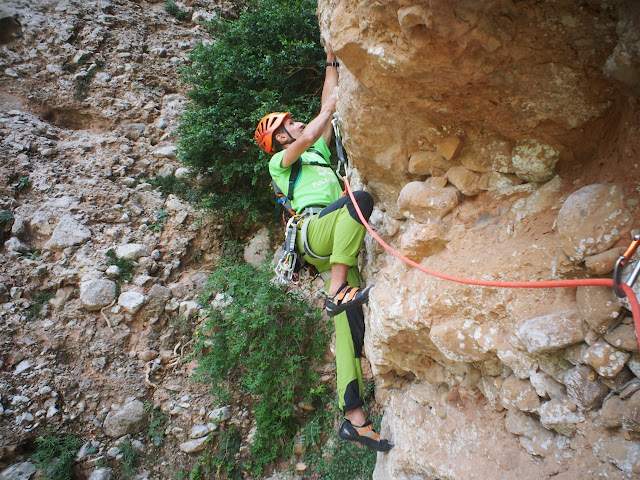 Boloterapia. Norte del Pisón. Riglos 300m 7a+/6b+ oblig.