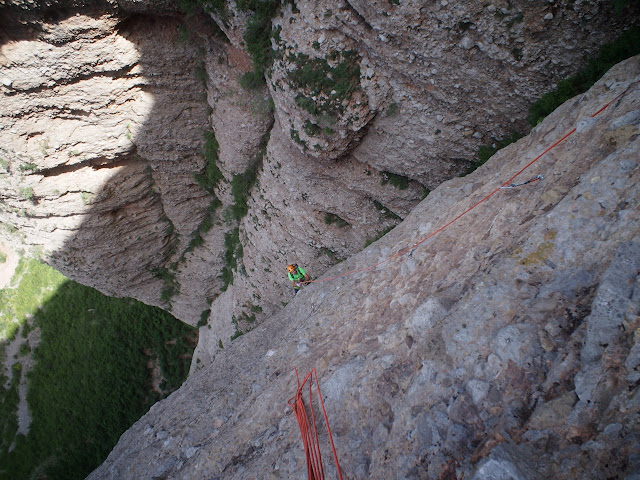Boloterapia. Norte del Pisón. Riglos 300m 7a+/6b+ oblig.