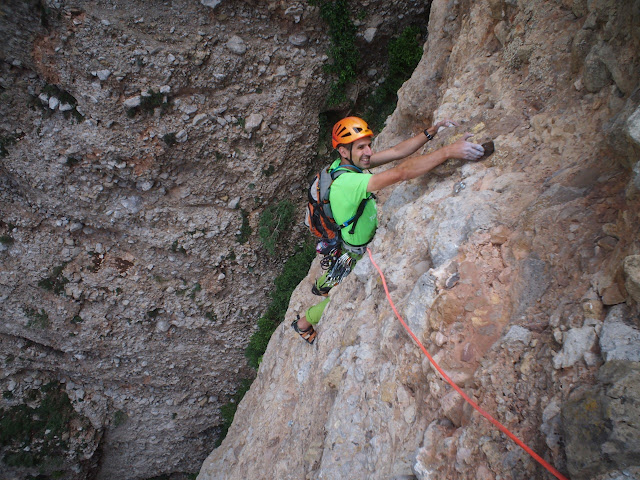 Boloterapia. Norte del Pisón. Riglos 300m 7a+/6b+ oblig.
