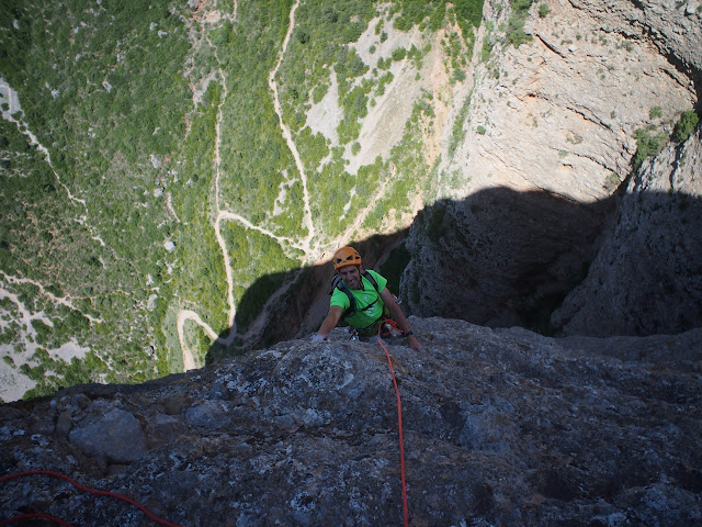 Boloterapia. Norte del Pisón. Riglos 300m 7a+/6b+ oblig.