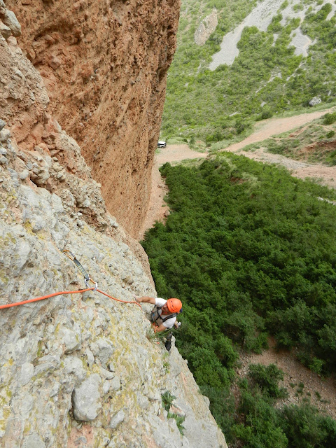 Boloterapia. Norte del Pisón. Riglos 300m 7a+/6b+ oblig.