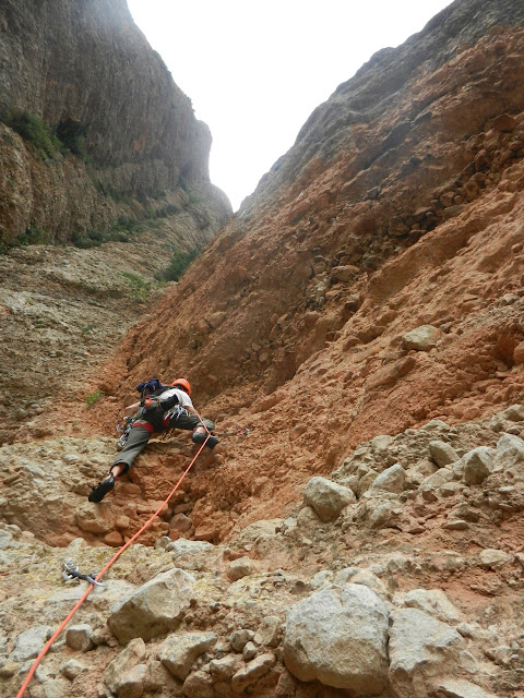 Boloterapia. Norte del Pisón. Riglos 300m 7a+/6b+ oblig.