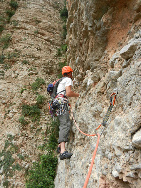 Boloterapia. Norte del Pisón. Riglos 300m 7a+/6b+ oblig.
