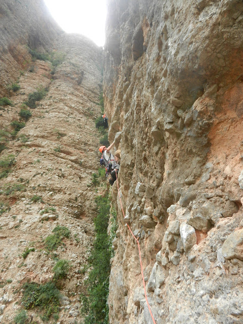 Boloterapia. Norte del Pisón. Riglos 300m 7a+/6b+ oblig.