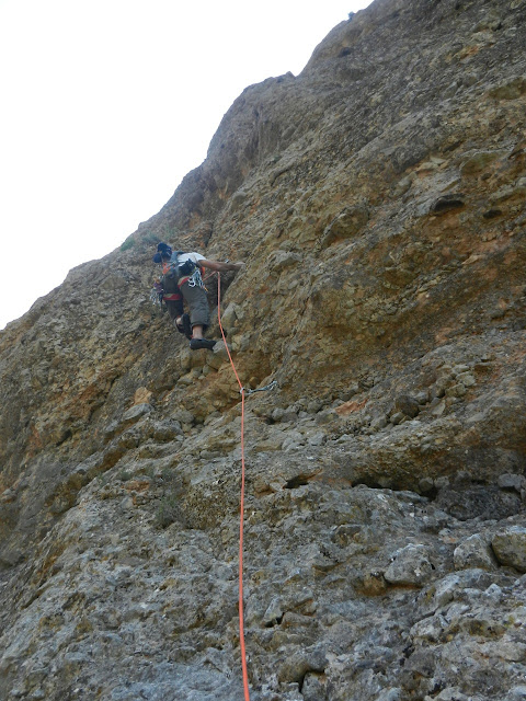 Boloterapia. Norte del Pisón. Riglos 300m 7a+/6b+ oblig.