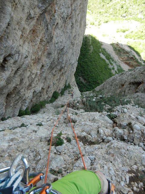 Boloterapia. Norte del Pisón. Riglos 300m 7a+/6b+ oblig.