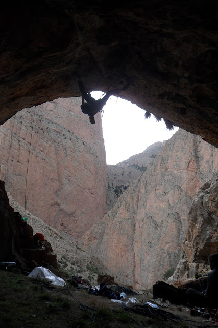Nueva vía en Taghia: Entre2Aguas 240m 7a/6b oblig.