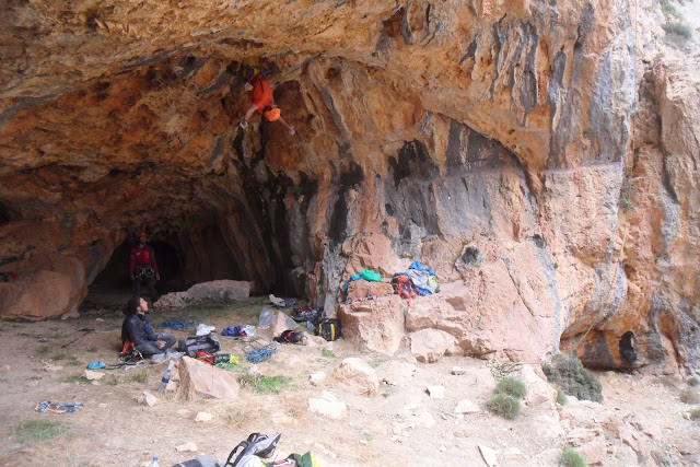 Nueva vía en Taghia: Entre2Aguas 240m 7a/6b oblig.