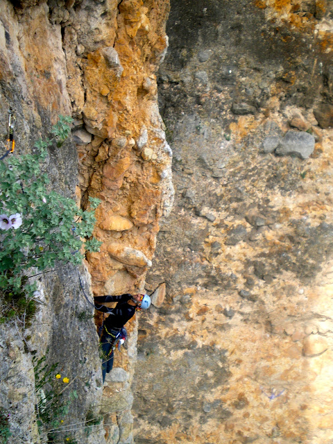 Esperó Takoestrópic, Sant llorenç de Montgai - 100 m. 6c (6a+ obl.)