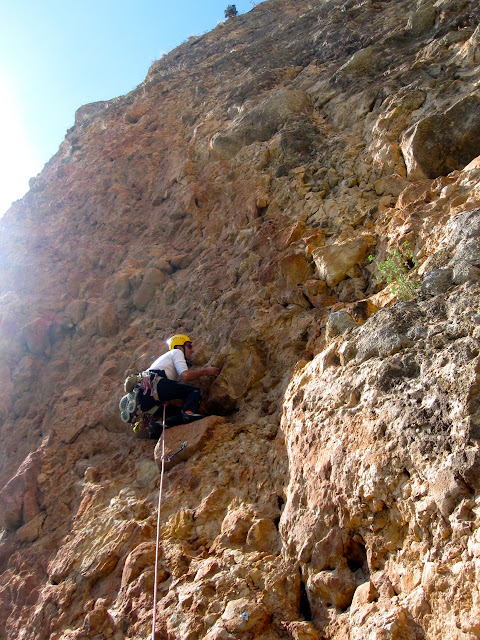 Esperó Takoestrópic, Sant llorenç de Montgai - 100 m. 6c (6a+ obl.)