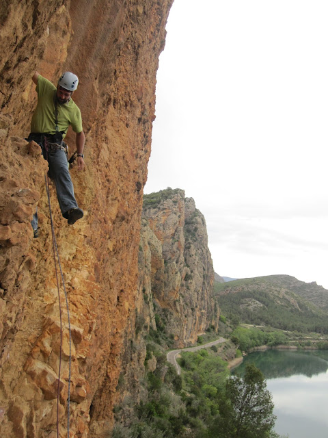 Directa al cilindro (6b), Cachachines (6c) y Autopista al infierno (6c). Sant LLorenç de Montgai