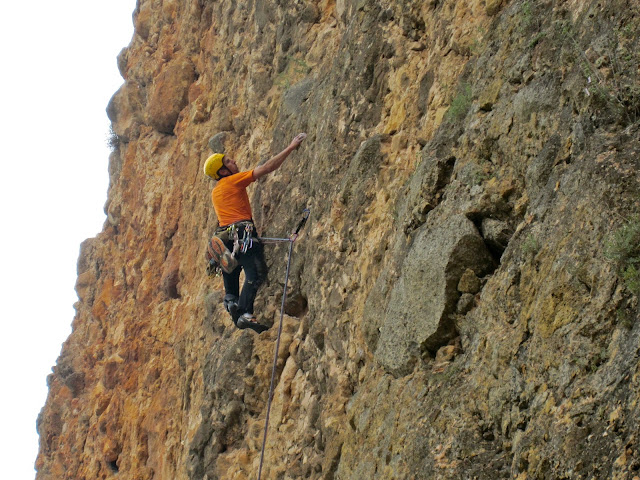 Directa al cilindro (6b), Cachachines (6c) y Autopista al infierno (6c). Sant LLorenç de Montgai