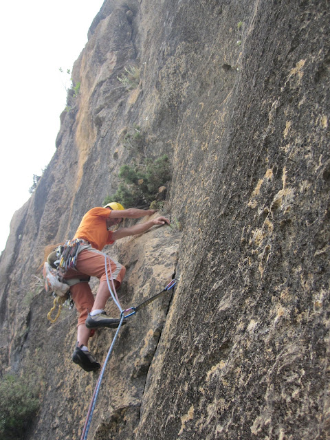 Directa al cilindro (6b), Cachachines (6c) y Autopista al infierno (6c). Sant LLorenç de Montgai