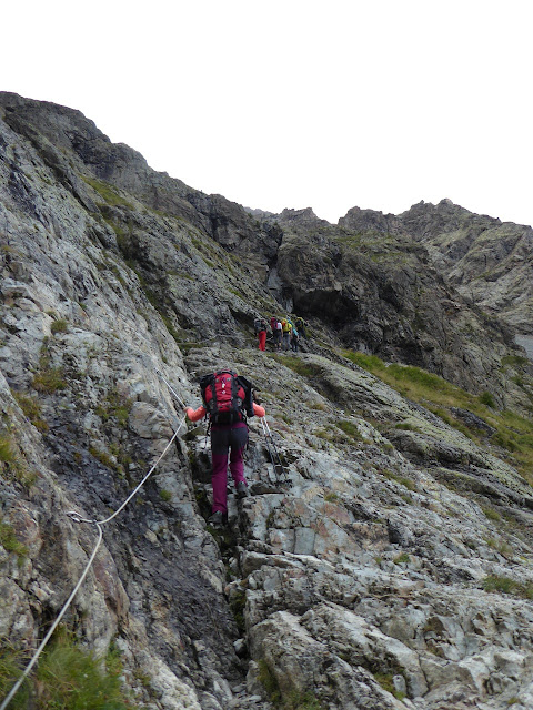 Ventre a Terre 400m/6a,  Aiguille de Sialouze, cara suroeste. Ecrins