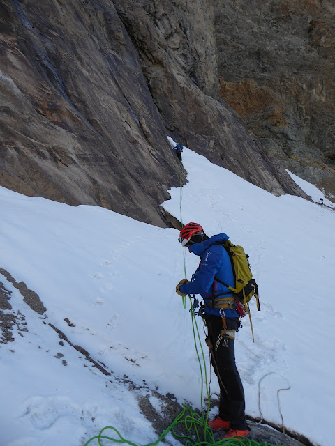 Ventre a Terre 400m/6a,  Aiguille de Sialouze, cara suroeste. Ecrins