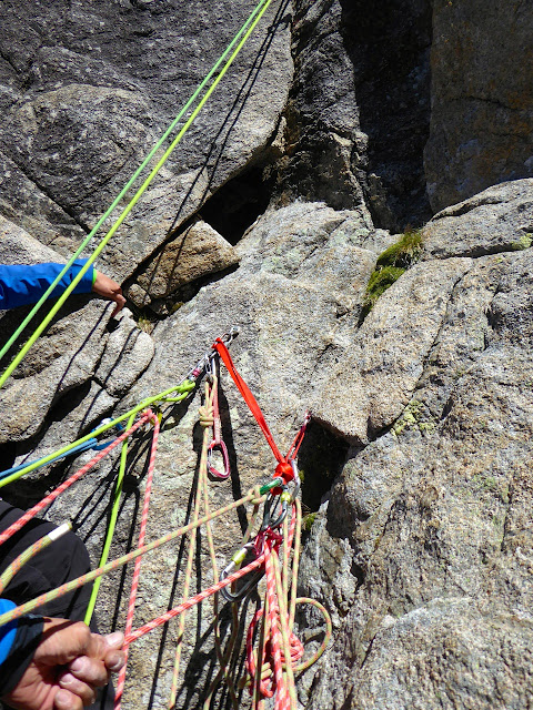 Ventre a Terre 400m/6a,  Aiguille de Sialouze, cara suroeste. Ecrins