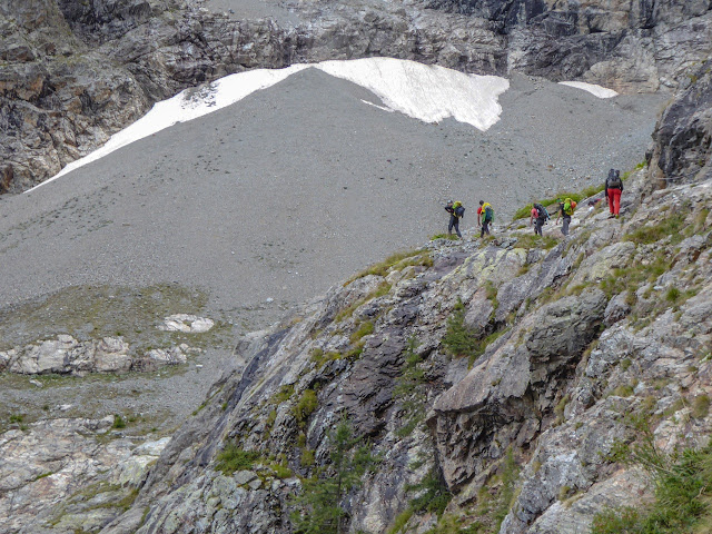 Ventre a Terre 400m/6a,  Aiguille de Sialouze, cara suroeste. Ecrins