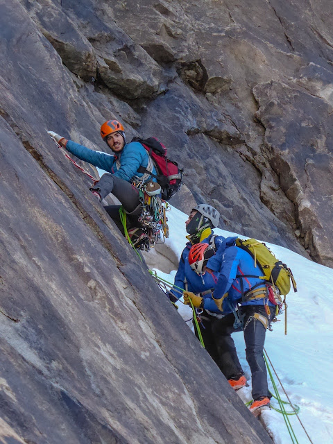 Ventre a Terre 400m/6a,  Aiguille de Sialouze, cara suroeste. Ecrins