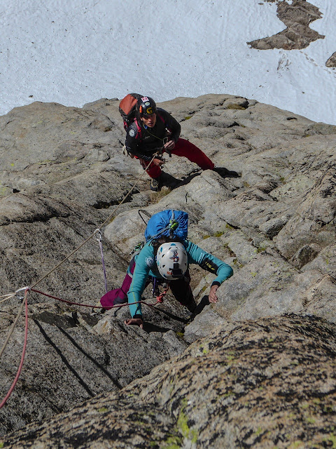 Ventre a Terre 400m/6a,  Aiguille de Sialouze, cara suroeste. Ecrins