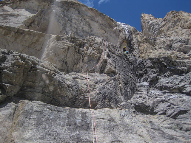 Ventre a Terre 400m/6a,  Aiguille de Sialouze, cara suroeste. Ecrins