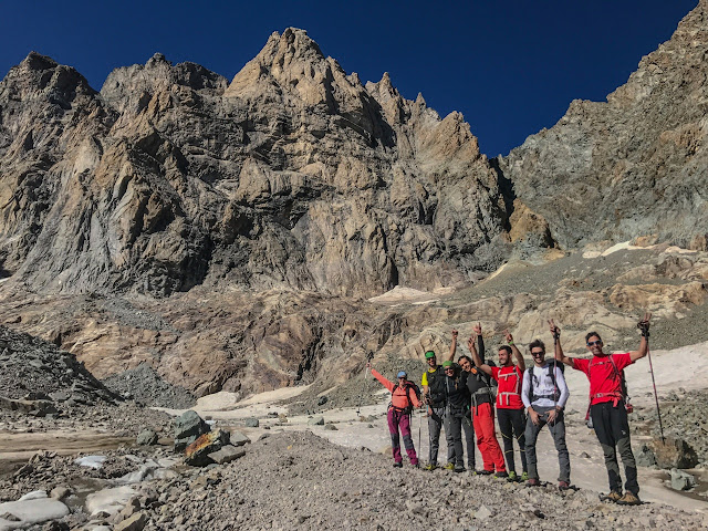 Ventre a Terre 400m/6a,  Aiguille de Sialouze, cara suroeste. Ecrins