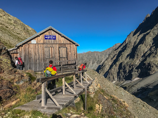 Ventre a Terre 400m/6a,  Aiguille de Sialouze, cara suroeste. Ecrins