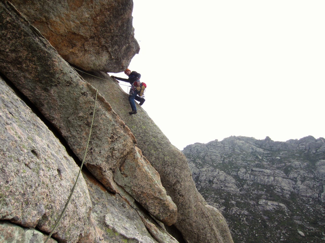 Sur del pájaro directa al escudo. Pedriza posterior