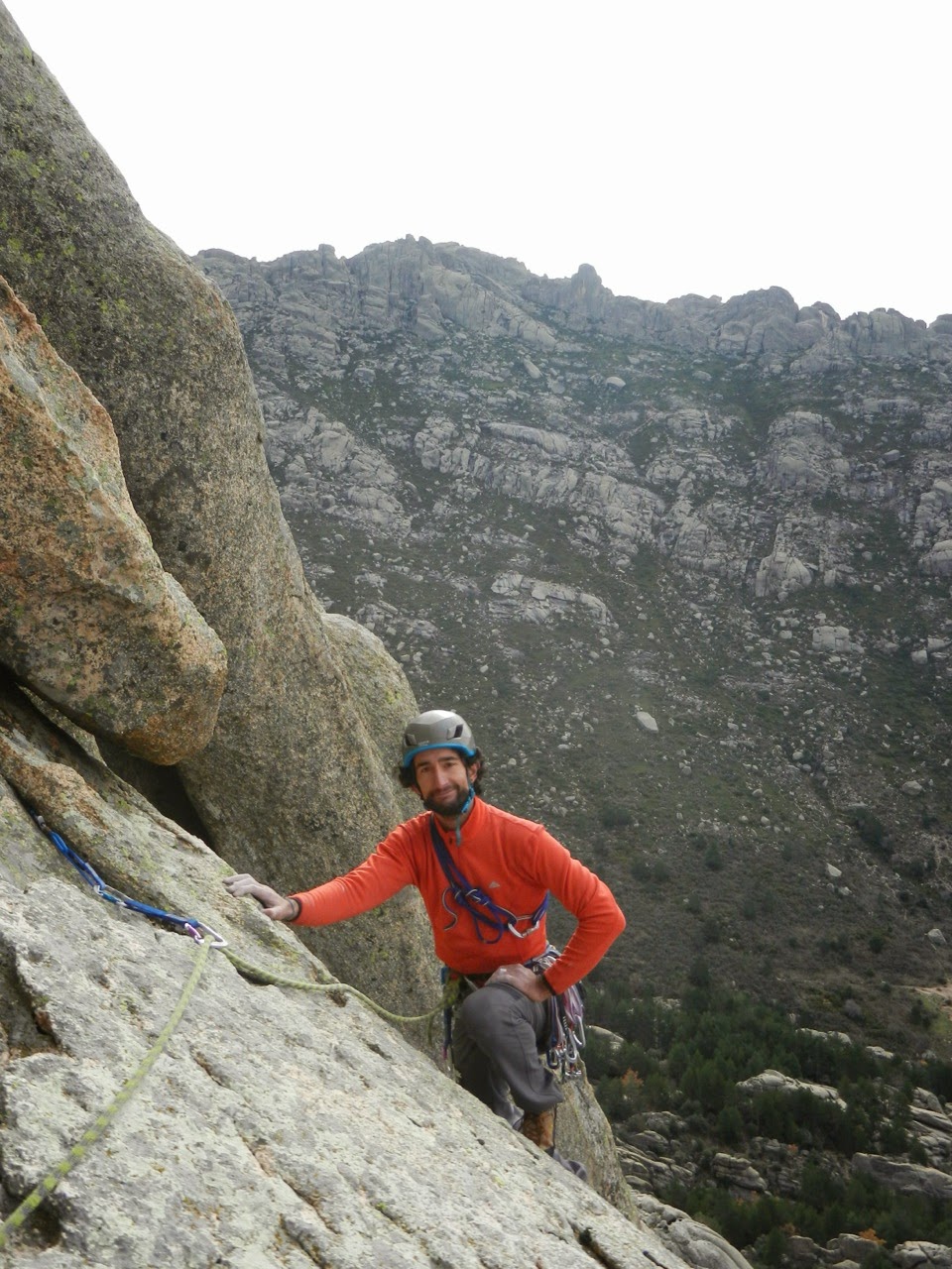 Sur del pájaro directa al escudo. Pedriza posterior