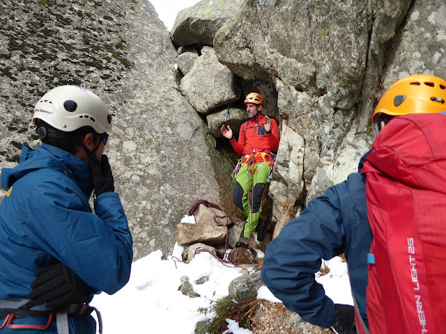 Curso de montañismo avanzado en la Sierra de la Cabrera