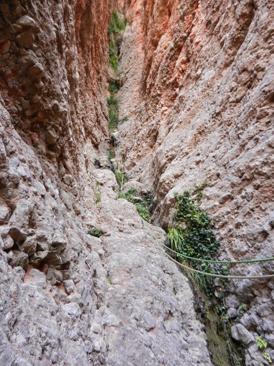 Via del Silencio. 255 m 6b+ (V+A0). Riglos. La Visera