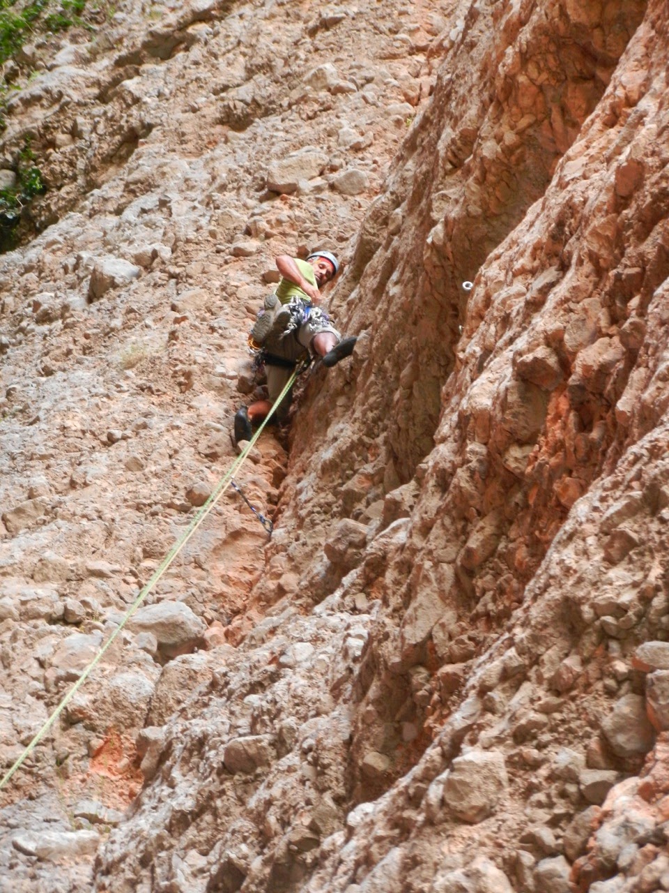 Via del Silencio. 255 m 6b+ (V+A0). Riglos. La Visera