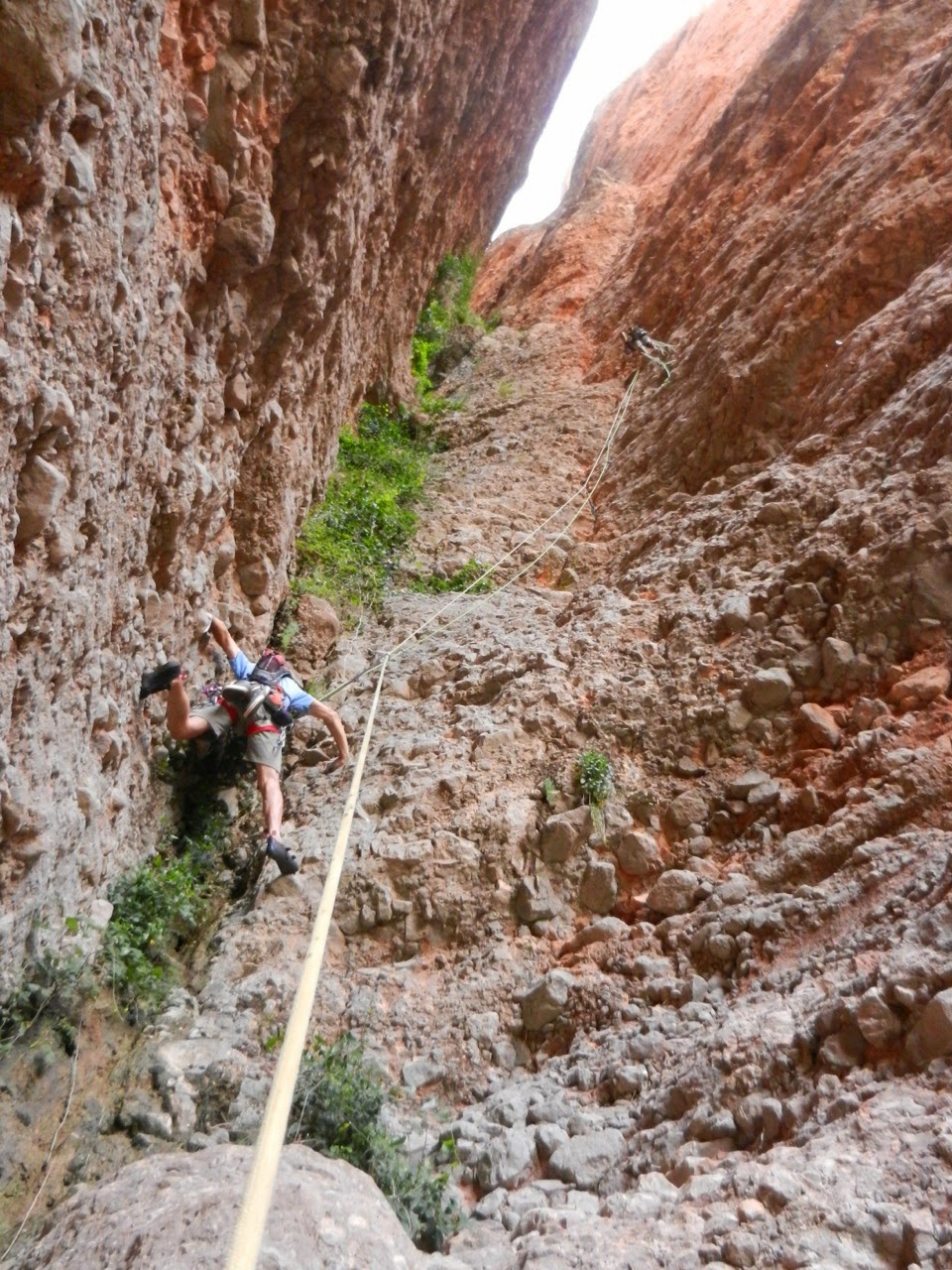 Via del Silencio. 255 m 6b+ (V+A0). Riglos. La Visera