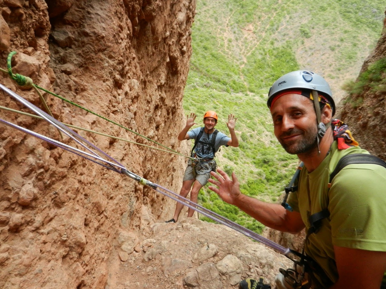 Via del Silencio. 255 m 6b+ (V+A0). Riglos. La Visera
