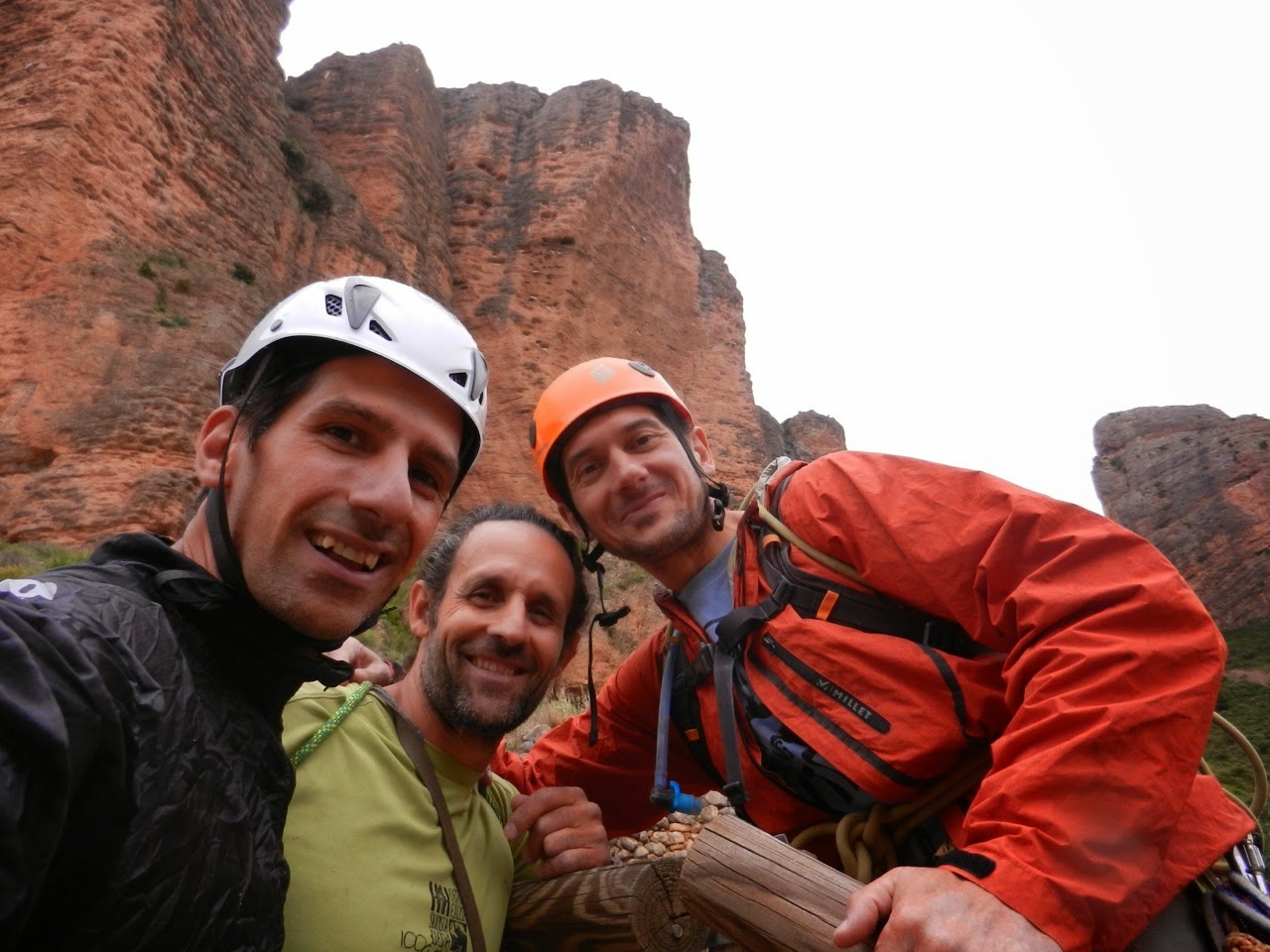 Via del Silencio. 255 m 6b+ (V+A0). Riglos. La Visera