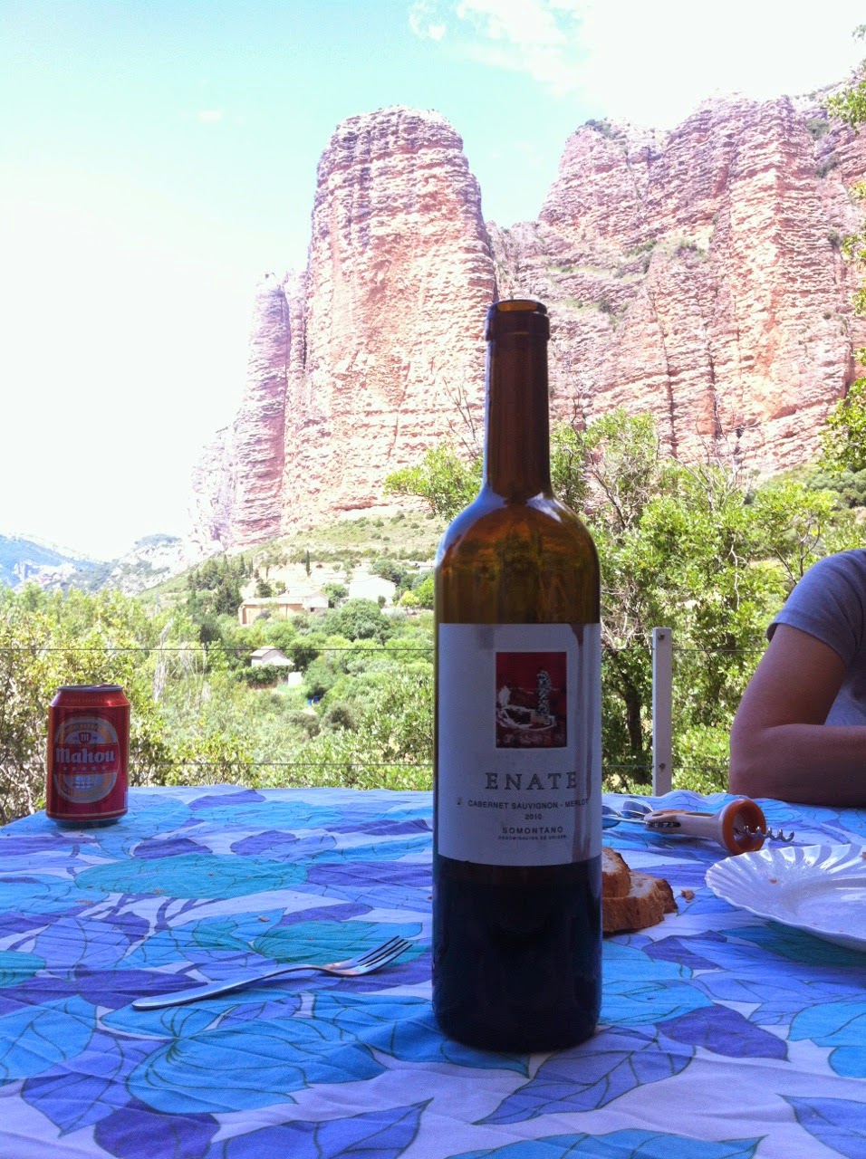 Via del Silencio. 255 m 6b+ (V+A0). Riglos. La Visera
