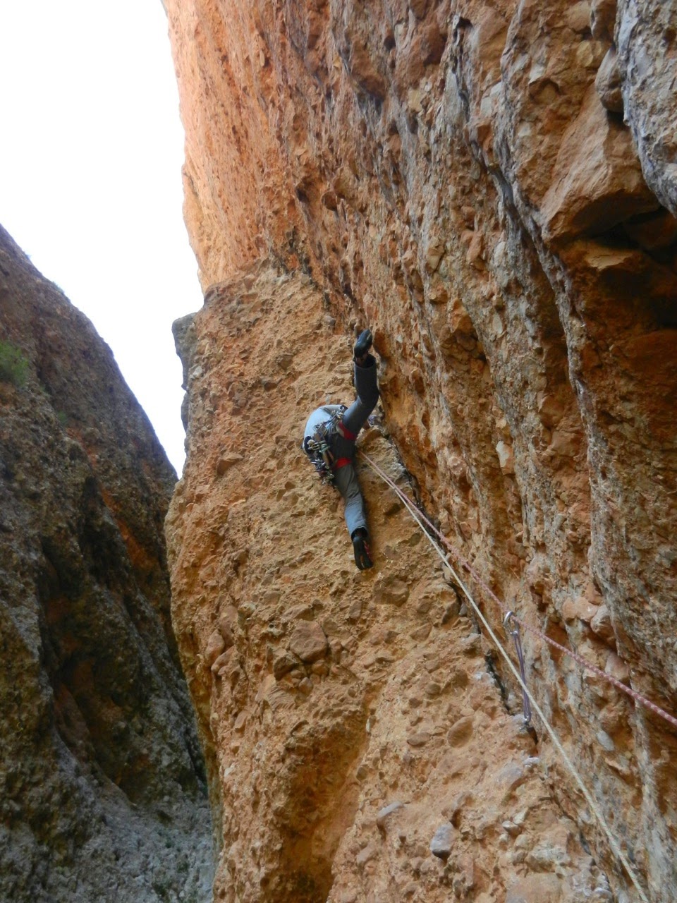 Vía del Silencio a la Visera. Autoprotección en Riglos.