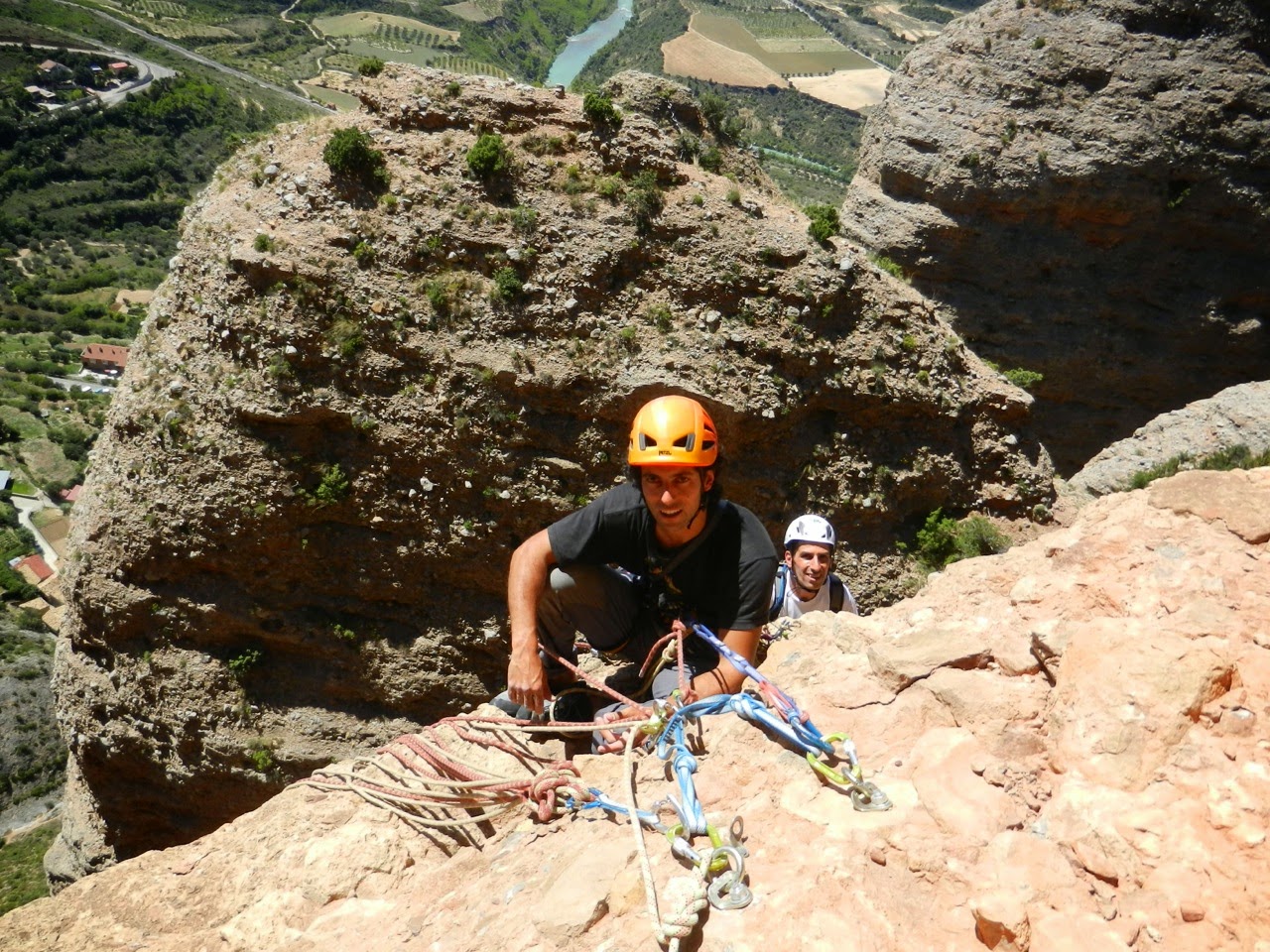 Vía del Silencio a la Visera. Autoprotección en Riglos.