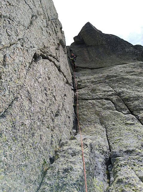 Espolón SW - Berroqueras Galayos - 410m / Vº
