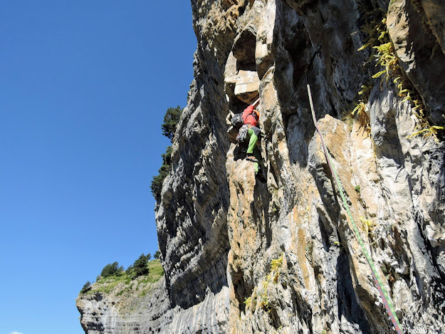 El Retorno del Jedi, ED 350m 6c+ (6b+ obl). Ordesa, pared cóncava.