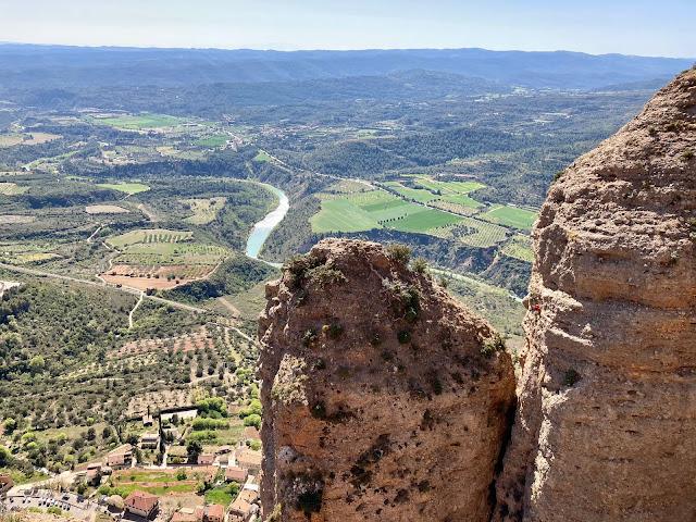 Vía Pandemia al Mallo Cuchillo, Riglos. 230m 6c/6a obl.