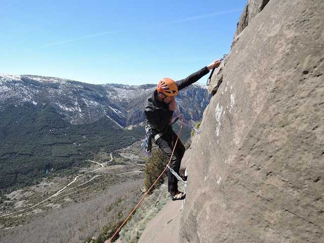 Areneska 120m 6a+/A0 + Coco y Alicates. ARGUIS. Pared de Bones.