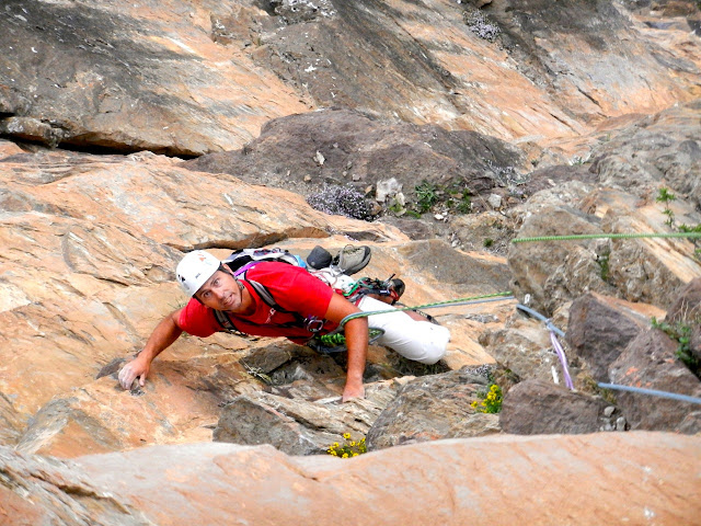 Brujas-Francoespañola, 430m MD+ (6b+/6a oblig.)