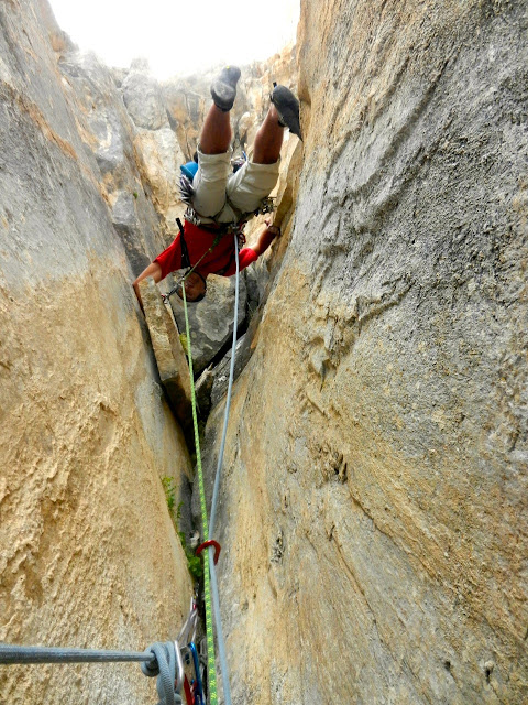 Brujas-Francoespañola, 430m MD+ (6b+/6a oblig.)