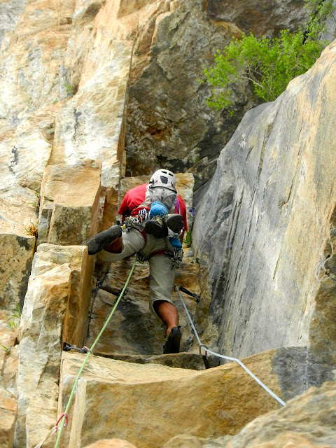 Brujas-Francoespañola, 430m MD+ (6b+/6a oblig.)