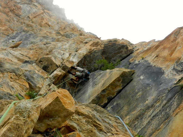 Brujas-Francoespañola, 430m MD+ (6b+/6a oblig.)