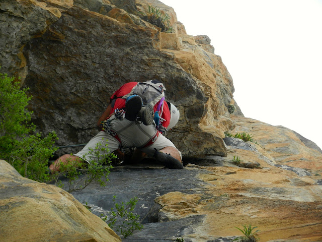 Brujas-Francoespañola, 430m MD+ (6b+/6a oblig.)