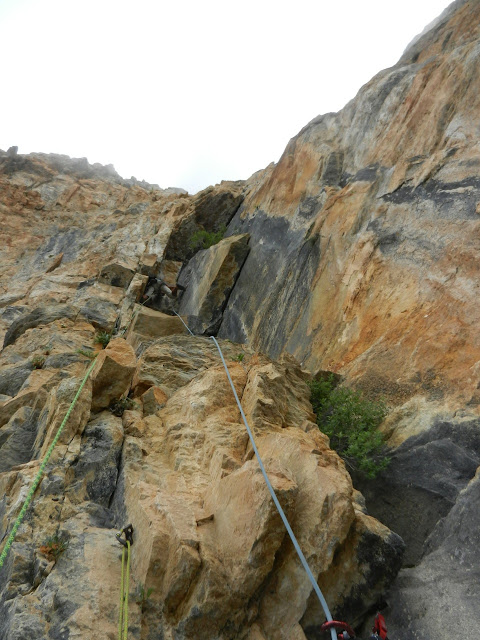 Brujas-Francoespañola, 430m MD+ (6b+/6a oblig.)