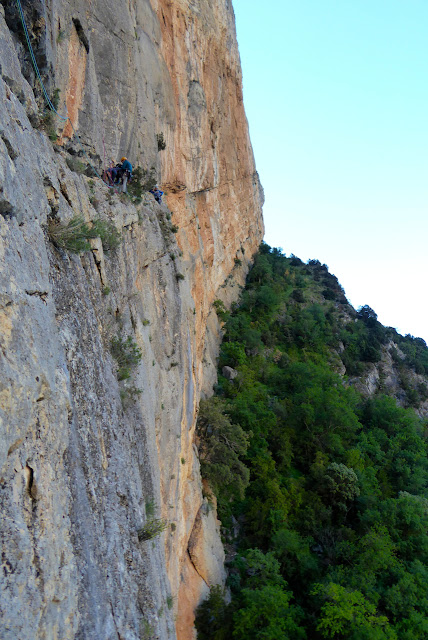 Diedro Gris Montrebei Cataluña, 430m V+/6a