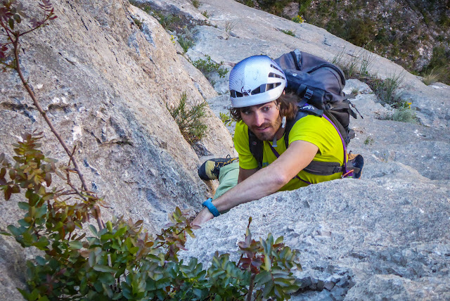 Diedro Gris Montrebei Cataluña, 430m V+/6a