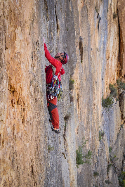 Diedro Gris Montrebei Cataluña, 430m V+/6a